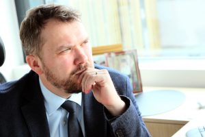 Minister Karas rázne vstúpil do debaty o paragrafe 363. Je to pre neho zástupná diskusia. Odkladá aj štart súdnej mapy, je nepripravená