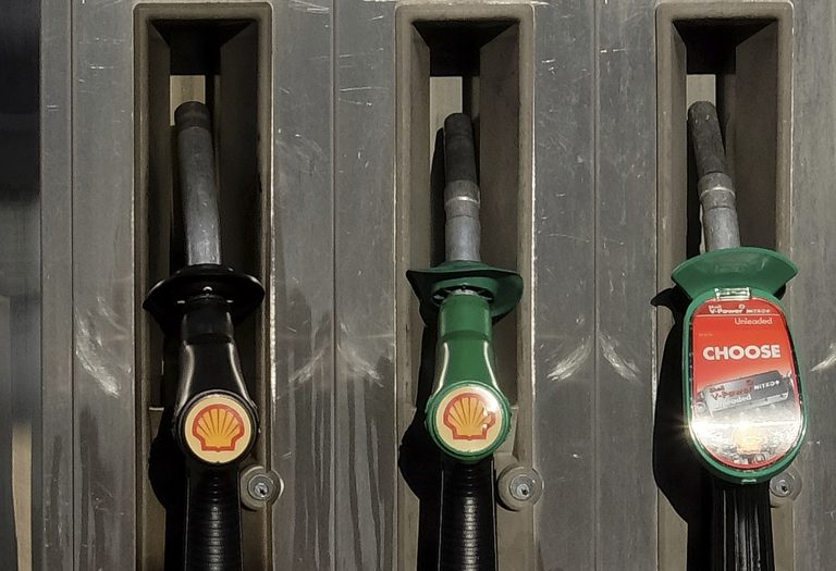 OPEC+ zvažuje zvýšenie ťažby, vojna s Iránom brzdí produkciu