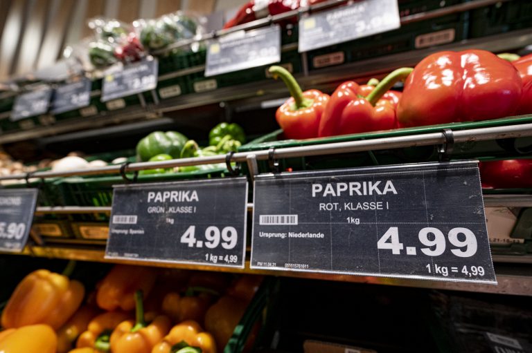 Rast cien nad 20 % zostal už iba pri položke cukor, džem a cukrovinky. Ďalší pokles zaznamenali ceny olejov a tukov, ktorých medziročné zníženie o 6,8 % spôsobilo predovšetkým ich prudké zdraženie v minulom roku. Ilustračné foto. Foto: tasr