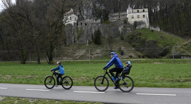 Arriva Michalovce sa snaží stále zlepšovať svoje služby, cieľom je  motivovať ľudí v v regióne, aby namiesto áut začali viac využívať verejnú dopravu. Foto: TASR/ Radovan Stoklasa