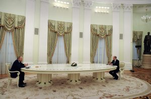 Vyhrážal sa Putin osobne Scholzovi jadrovými zbraňami?