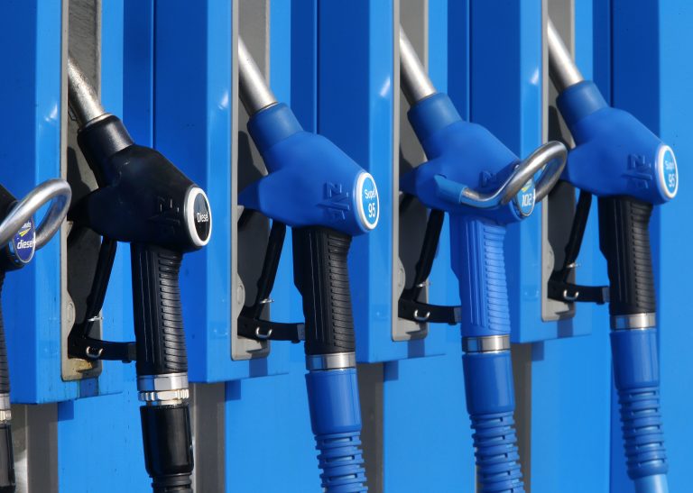 Štát určil, ktoré vozidlá a stroje môžu tankovať naftu bez obmedzení