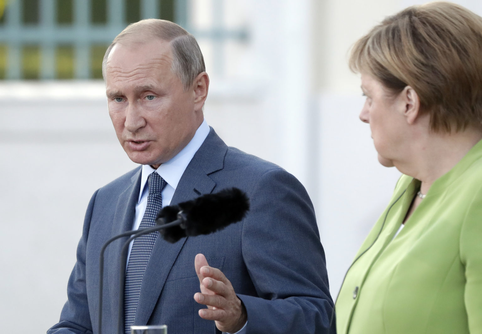Vladimir Putin a Angela Merkelová. Foto: TASR/AP