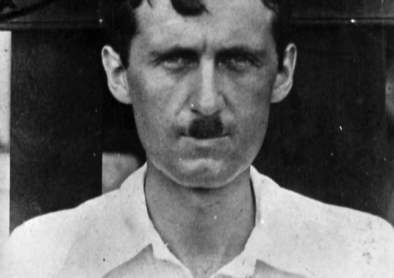 George Orwell, fotografia z pasu. Foto: wikimedia/therebelkind.blogspot.com