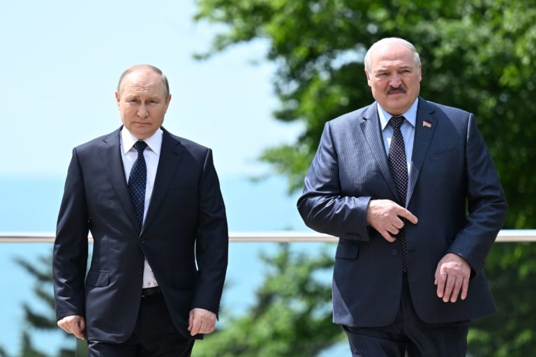 Vladimir Putin a Aleksandr Lukašenko. Foto: TASR/AP