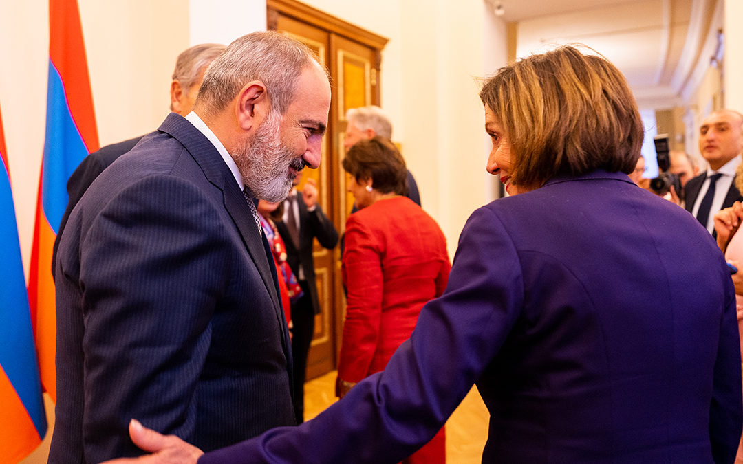 Arménsky prezident Nikol Pašinjan a predsedníčka americkej Snemovne reprezentantov Nancy Pelosiová. Foto: Facebook