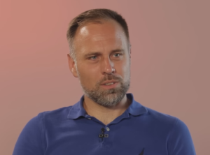 Západ musí obnoviť zbrojnú výrobu. Rusko to nepochybne urobilo, varuje vojenský analytik
