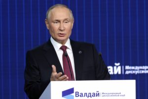 Ruská armáda bude možno musieť opäť pochodovať na Kyjev, uviedol Putin v rozhovore s ruskými novinármi