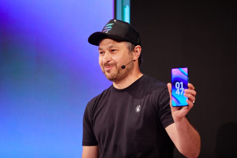 Anatoly Yakovenko predstavuje Solana Mobile. Foto: Twitter/Solana Mobile