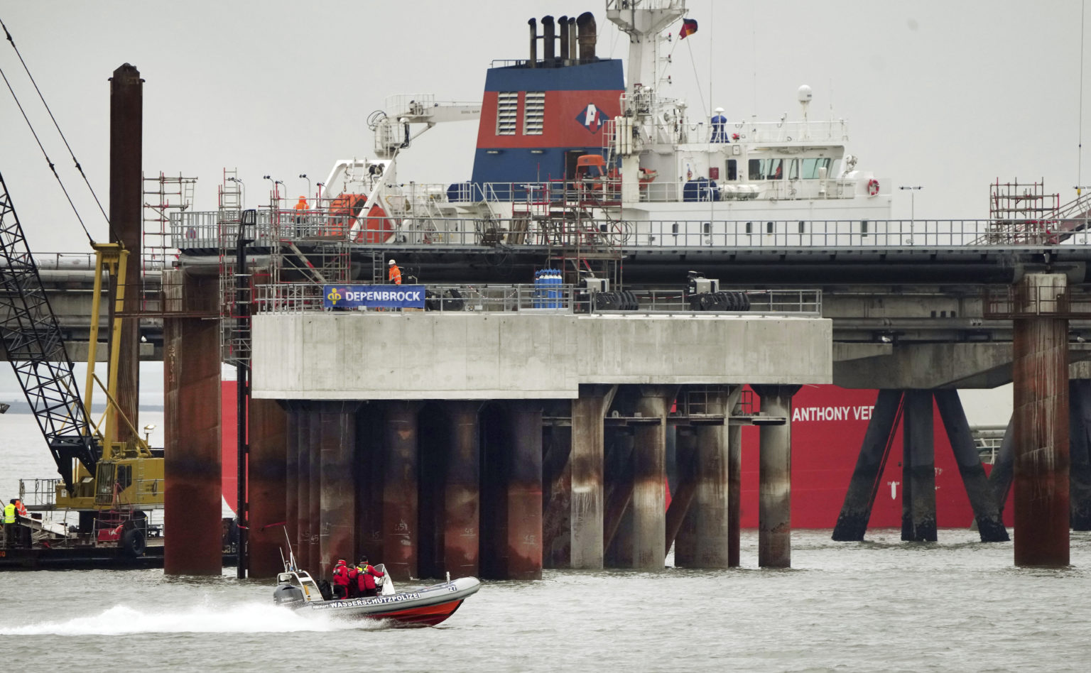 LNG terminál spoločnosti Uniper v Nemecku. Foto: TASR/AP