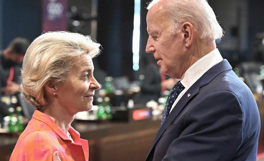 Ursula von der Leyenová a Joe Biden. Foto: TASR/AP