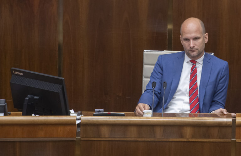 Hnutie Slovensko navrhuje limity cien v boji proti korupcii