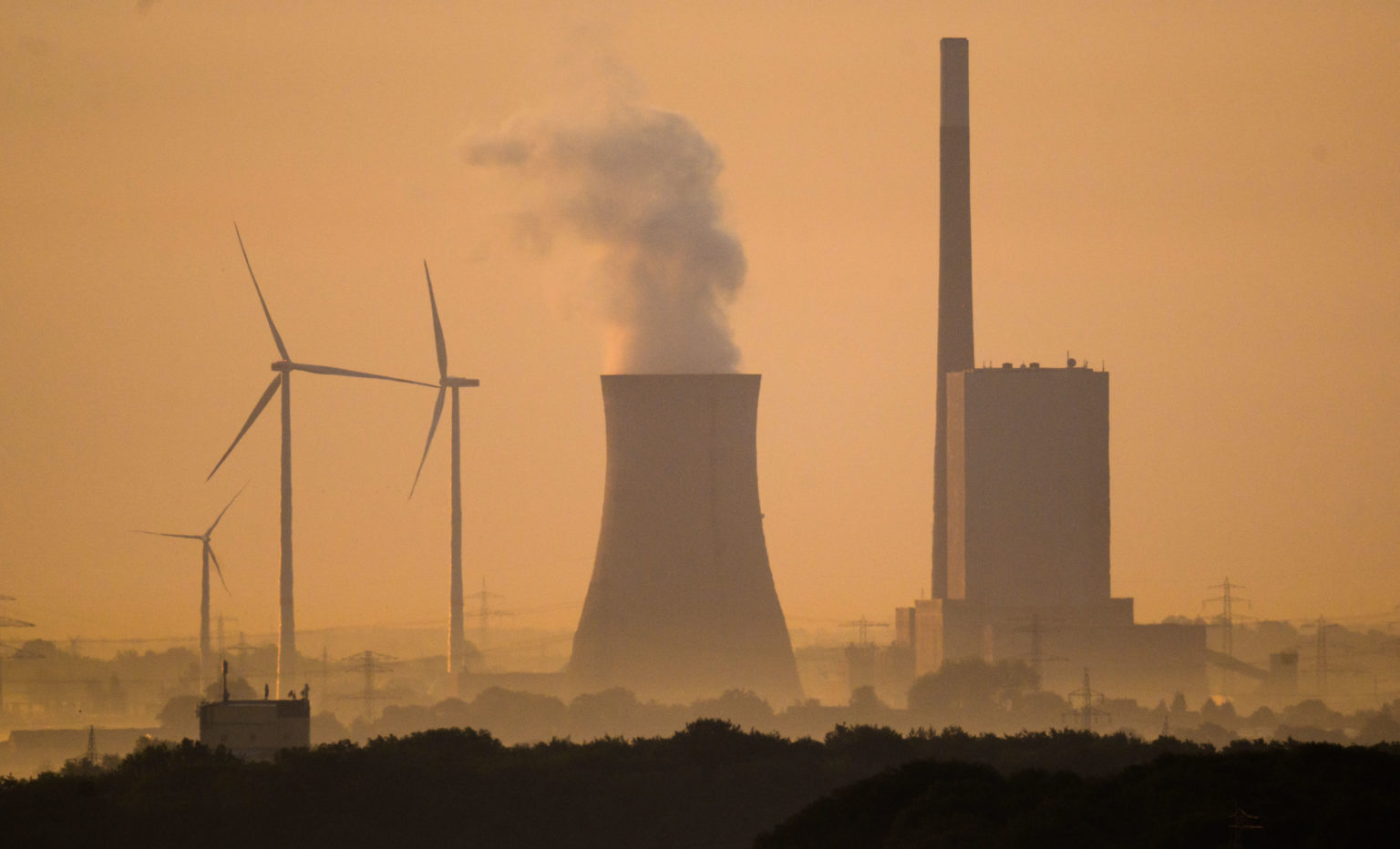 Nemecká tepelná elektráreň Mehrum neďaleko Hannoveru. Foto: TASR/AP