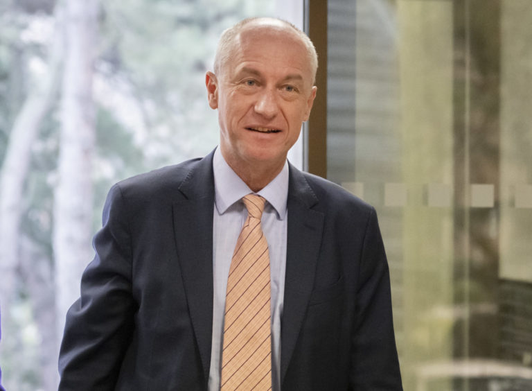 O post košického župana zabojuje aj exminister Hirman