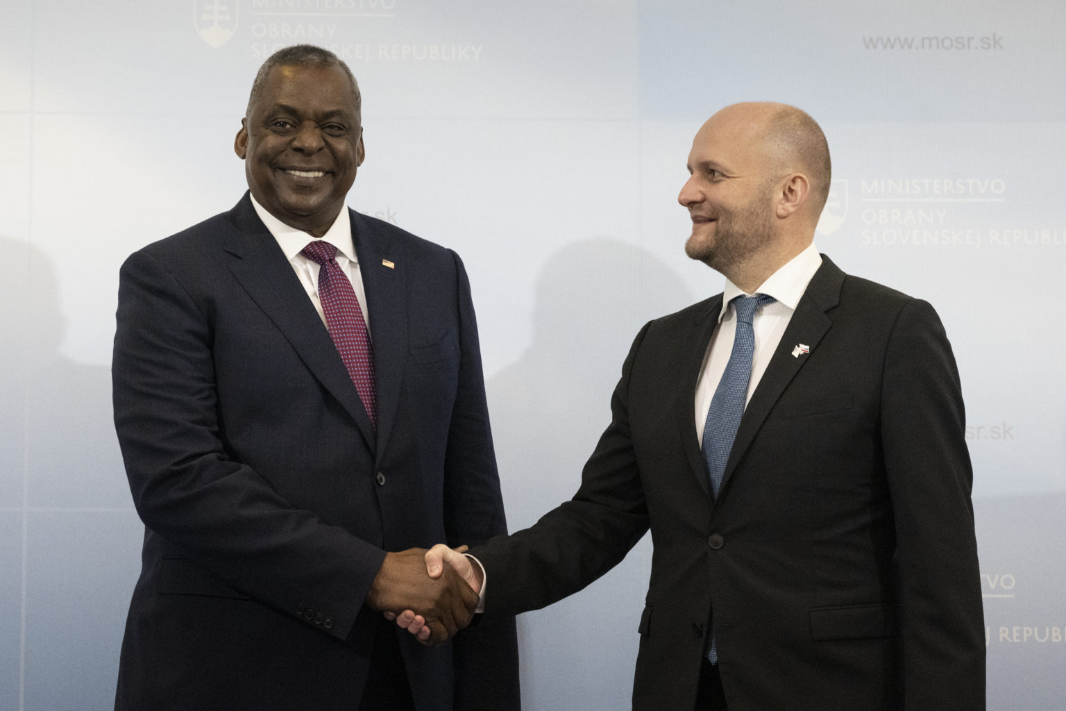 Minister obrany Jaroslav Naď a jeho americký kolega Lloyd Austin. Foto: TASR