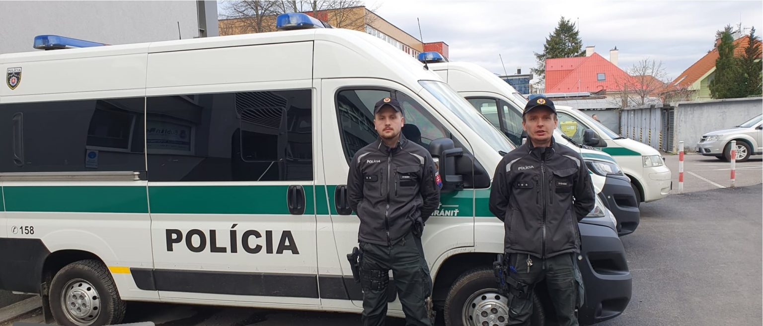 Máriovi Kaššovi a Jaroslavovi Mrákavovi stačili tri hodiny a našli ukradnutý bicykel. Foto: FB Polícia