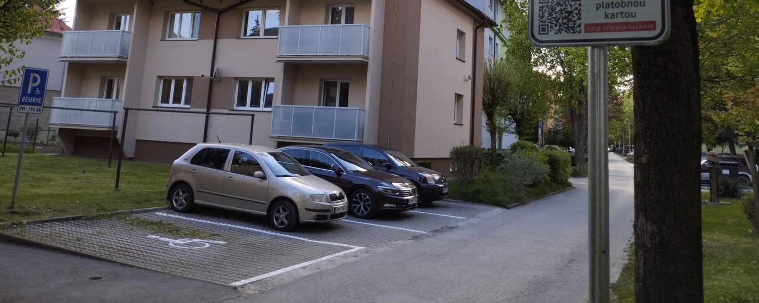 Parkovacia politika v Kysuckom Novom Meste. FOTO: Pavol Konštiak