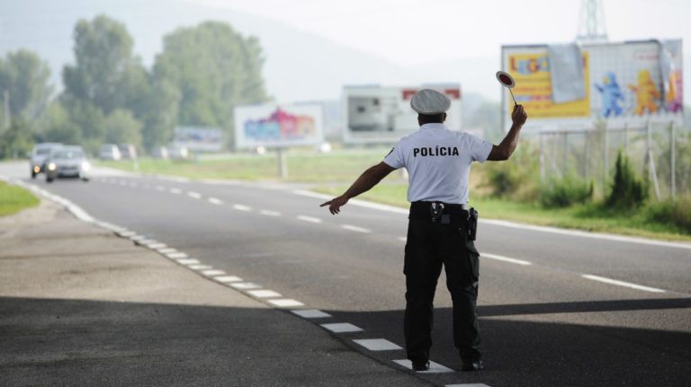 Volant a alkohol nepatria k sebe. Ilustračná fotografia: Tomáš Somr
