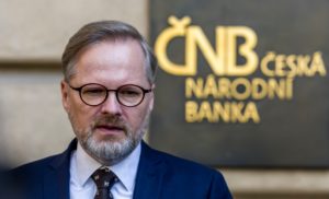 Fiala má problém. Pochybnú záložňu českého premiéra pokutovala finančná rozviedka