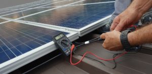 Pozor na balkónovú fotovoltiku. Za elektrinu dokonca môžete platiť viac