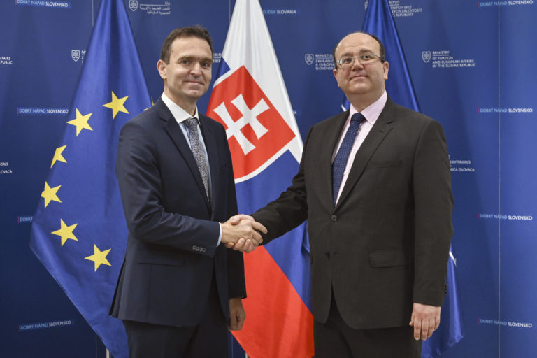 Premiér Ľudovít Ódor a minister zahraničných vecí Miroslav Wlachovský. Foto: Pavel Neubauer