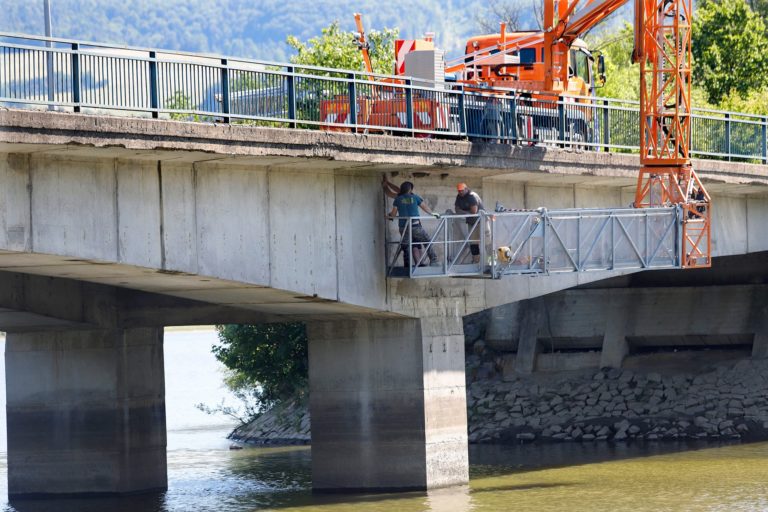 Most bol v katastrofálnom stave, rekonštrukcia mostu  patrí medzi najvýznamnejšie rekonštrukcie realizované župou v tomto roku. Foto: FB  KSK