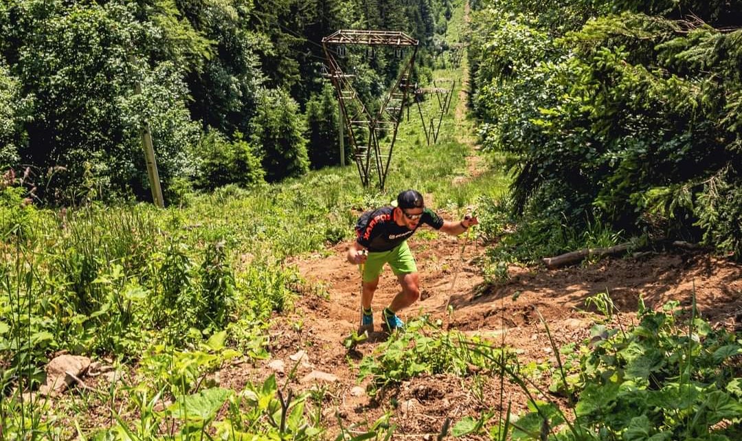 Trasu pretekov si v tomto týždni vyskúšal aj reprezentant v skialpinizme Jakub Šiarnik. Foto: FOT