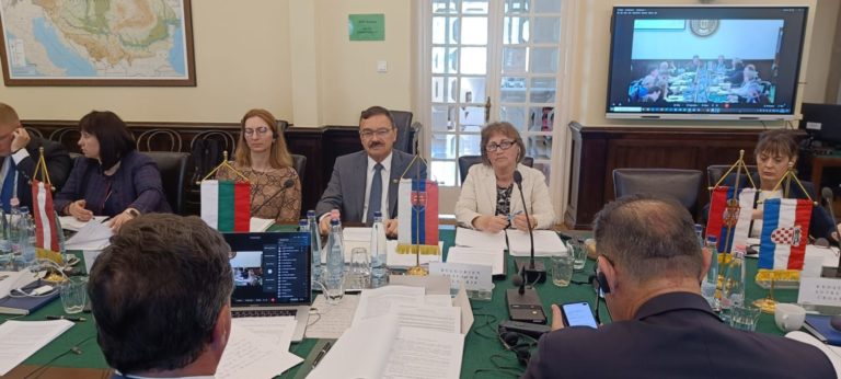 V strede veľvyslanec Slovenskej republiky v Maďarsku Pavol Hamžík. Foto: Facebook