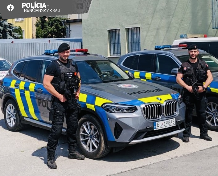 Hliadka, ktorá zachránila Nera. Foto: FB Polícia SR - Trenčiasnky kraj