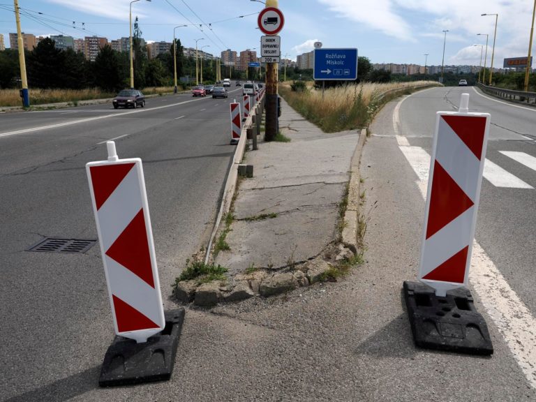 Už tento týždeň sa začína s prácami na rekonštrukcii 735-metrového chodníka na Hlinkovej ulici a Triede arm. gen. Svobodu od križovatky s obchodným centrom Tesco až pod sídlisko Dargovských hrdinov. Foto: FB Košice - Mesto Košice