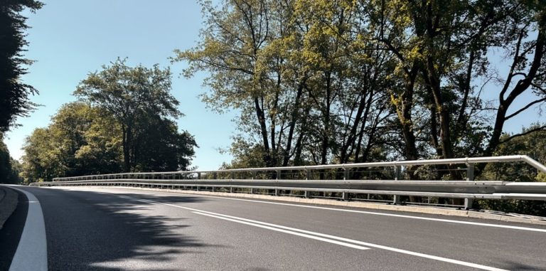 Problémový zosuv cesty II/559 v extraviláne obce Čabiny (okr. Medzilaborce) je minulosťou.  Foto: sucpsk.sk