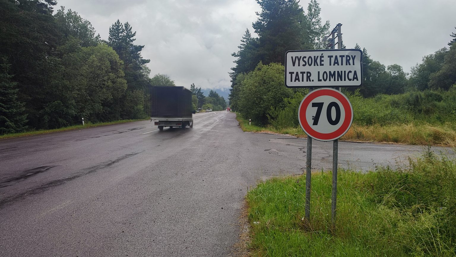 Na vstupe do Tatranskej Lomnice pribudne záchytné parkovisko. Foto: Rastislav Ovšonka