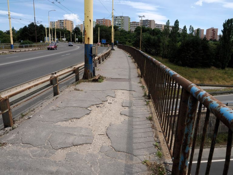 Oprava chodníka na Hlinkovej ulici potrvá tri mesiace. Foto: FB Mesto Košice