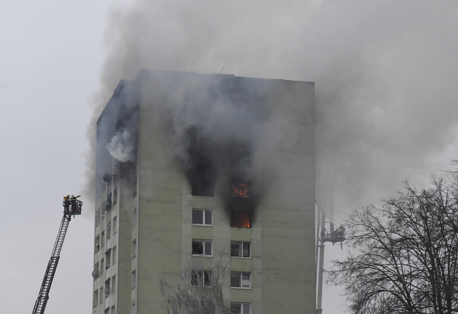 Výbuch bytovky v Prešove na Mukačevskej ulici zo 6. decembra 2019.
Foto: TASR František Iván