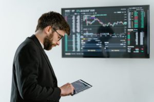 Cenné papiere sú prehriate. Rast technologického sektora je skôr optický klam