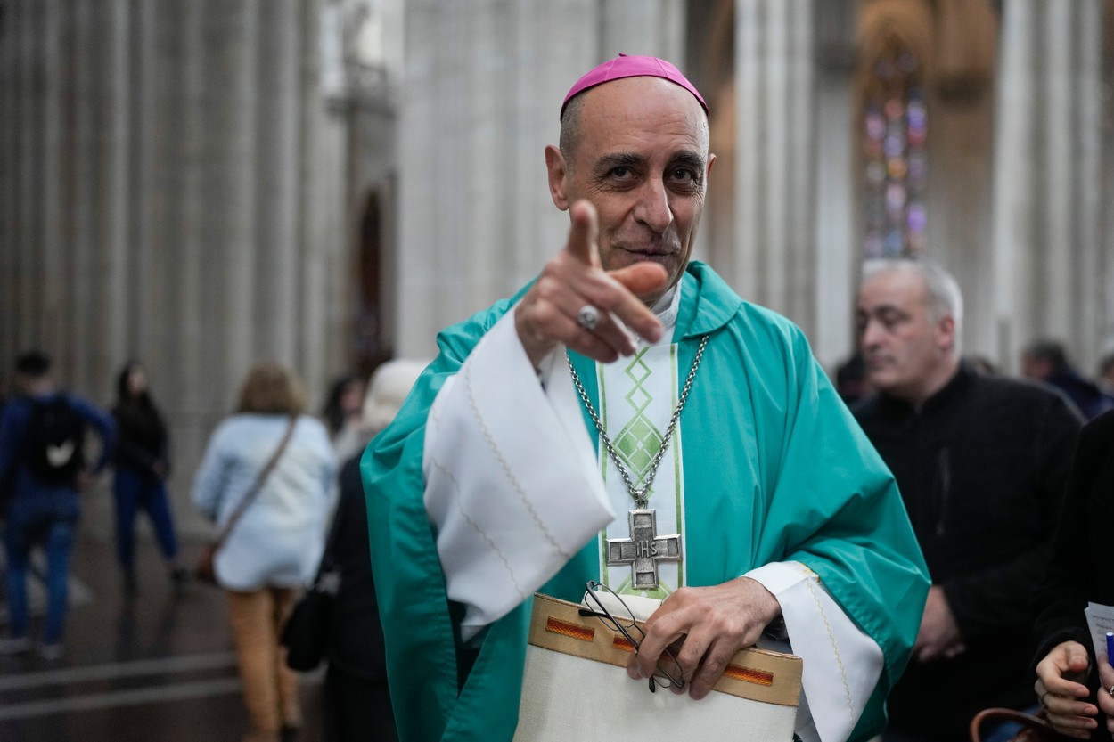 Monsignor Victor Manuel Fernander. Foto: Profimedia