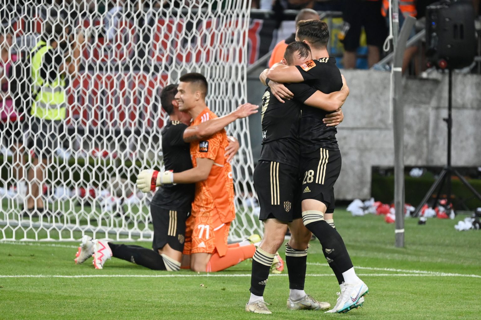 Radosť hráčov Spartaka Trnava po odvetnom zápase 3. predkola Európskej konferenènej ligy s Lechom Poznaň. Foto: Lukáš Grinaj/TASR   