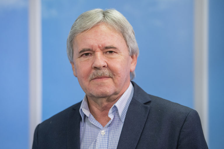 Hrabko spochybnil voľbu poštou, žiada hlasovanie za plentou