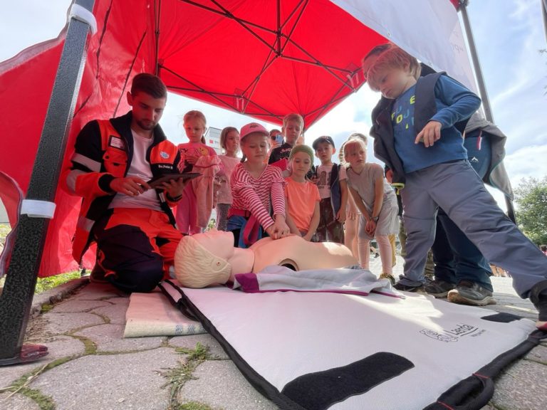 Zachraňovať životy učia v Tatrách deti dospelých. Foto: FB Vysoké Tatry