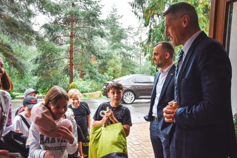 Súčasťou rekreačného pobytu pre ukrajinské deti v Detskom raji je bohatý kultúrny a spoločenský program. Foto: FB PSK