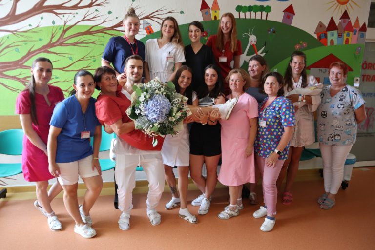 Pani Helenka na pôrodnej sále odpracovala neuveriteľných 42 rokov. Foto: Fakultná nemocnica s poliklinikou Žilina