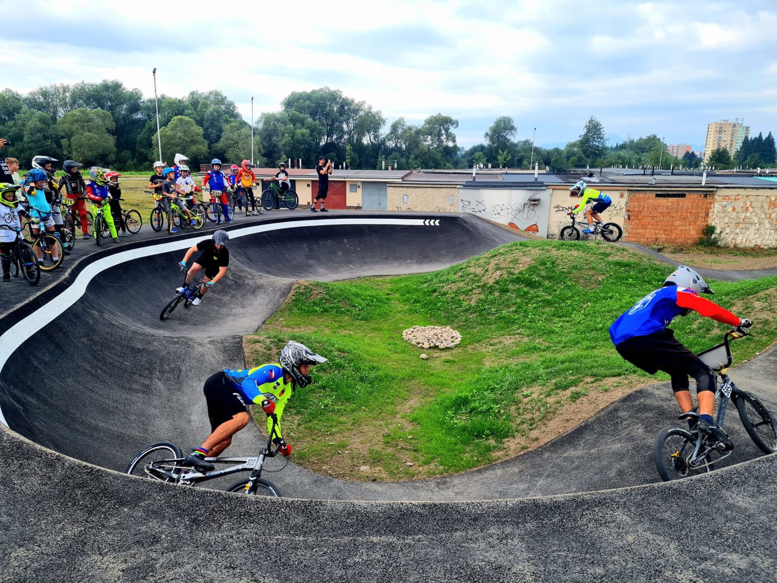 Video: Na Liptove vznikol jeden z najtechnickejších pumptrackových areálov na Slovensku. Foto: Mesto Liptovský Mikuláš/Facebook