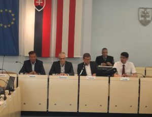 Nový poslanecký klub prekvapil menami. So spoluprácou rátajú (zatiaľ) všetci