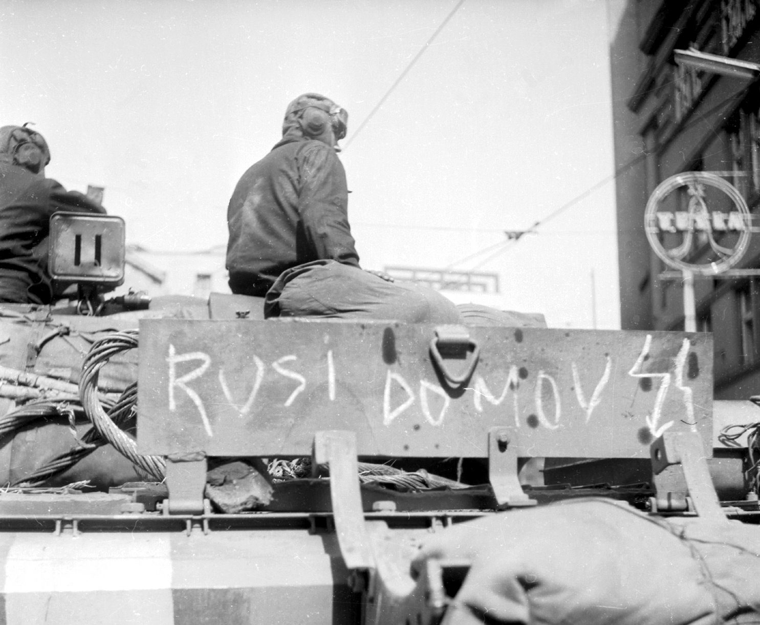 Dokumentárne snímky z Bratislavy 22.augusta 1968, deň po vstupe sovietskych tankov do mesta. Foto: TASR/Miroslav Vojtek