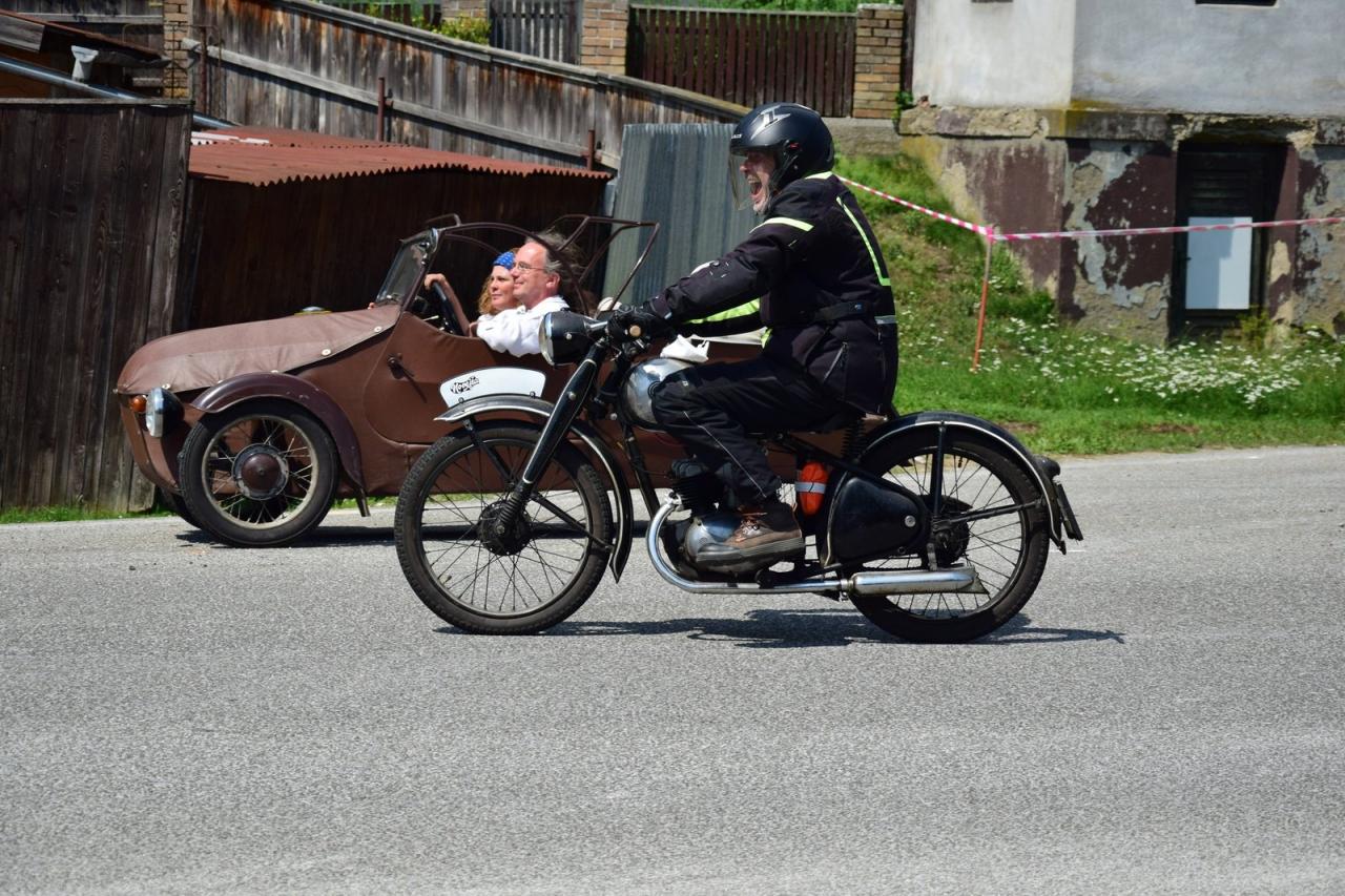Zraz historických motoriek Jawa/ČZ Spiš. Foto: smolnickahuta.sk