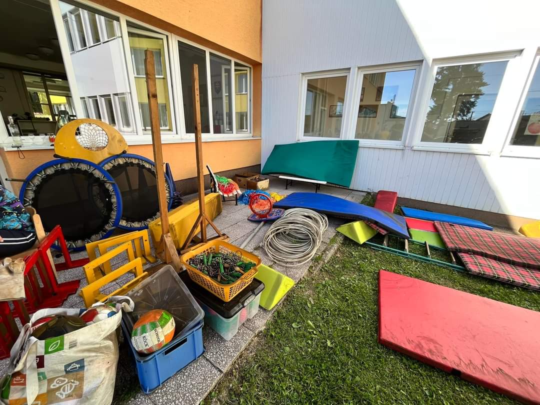 Zhorený sklad pomôcok v materskej škôlke v Podolínci. Foto: FB/Mesto Podolínec
