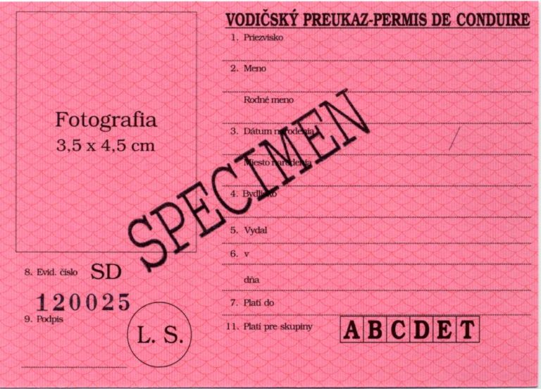Koniec ružovým vodičským preukazom. Foto: MV SR