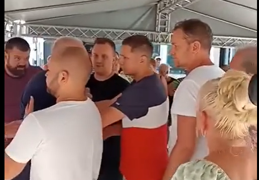 V Snine bolo poriadne dusno. Matovič skoro dostal bitku. FOTO: Facebook Dianie v Snine