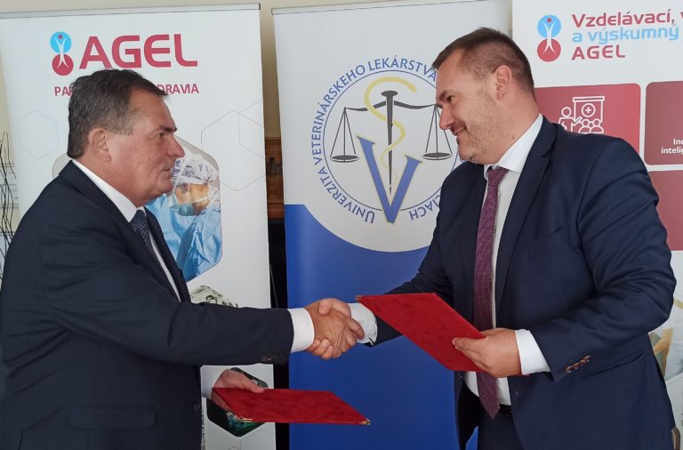 Slávnostný podpis zmluvy. FOTO: AGEL Košice