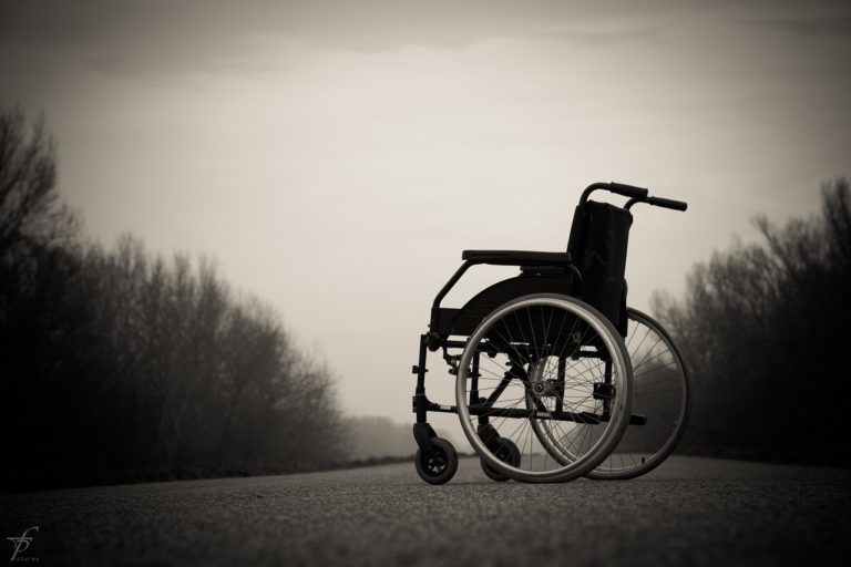 Takto vyzeral invalidný vozík v minulom storočí. Ilustračná fotografia: Pixabay